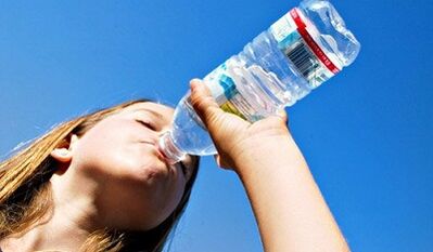 Og'ir yo'qotish uchun bir oy davomida ichish